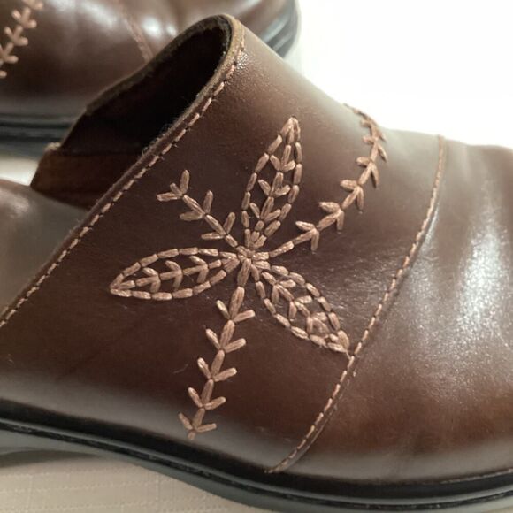 Clarks Leisa Brown Leather Embroidered Mule Clog Size 6 M - Picture 5 of 11